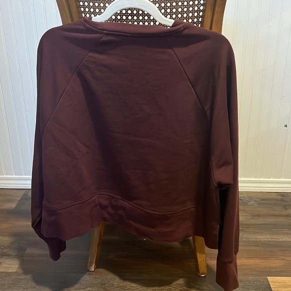 NIKE Cropped Maroon Dri-fit Crewneck - Picture 5 of 5